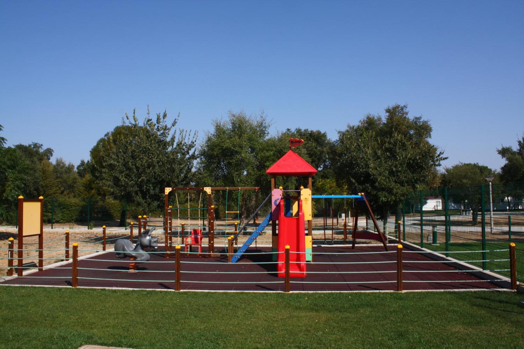Parque De Campismo Orbitur Montargil Hotel Exterior photo